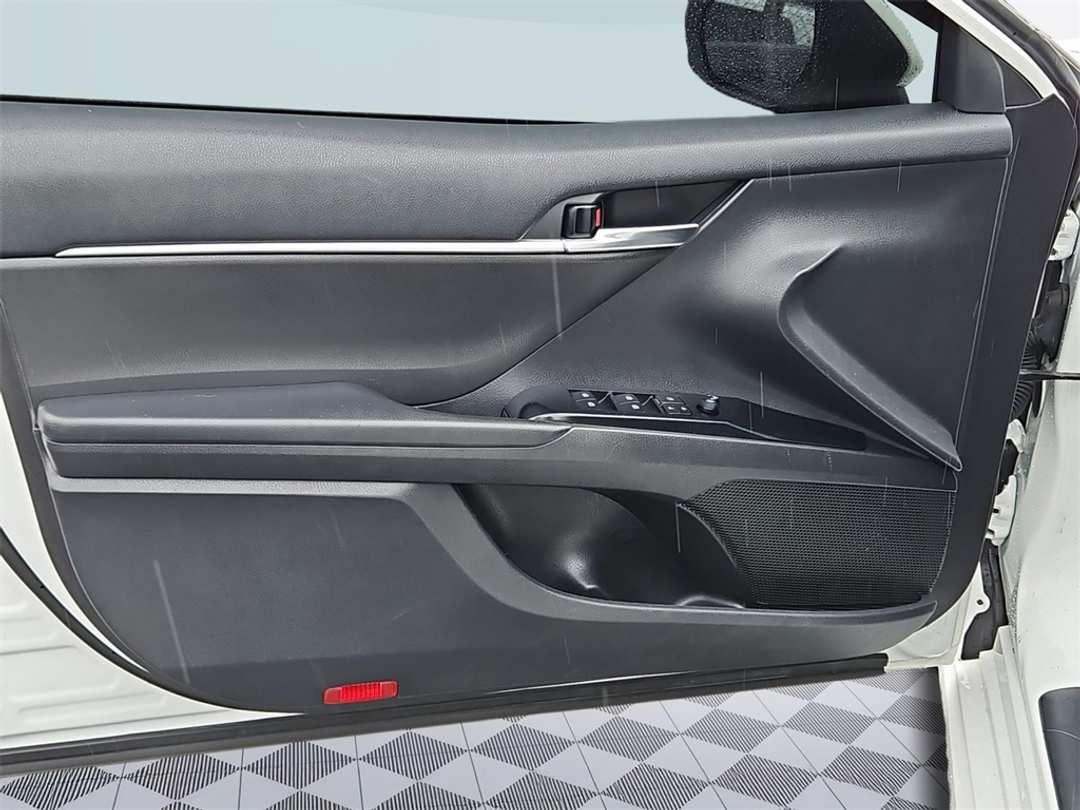 2020 Toyota Camry SE - Image 10