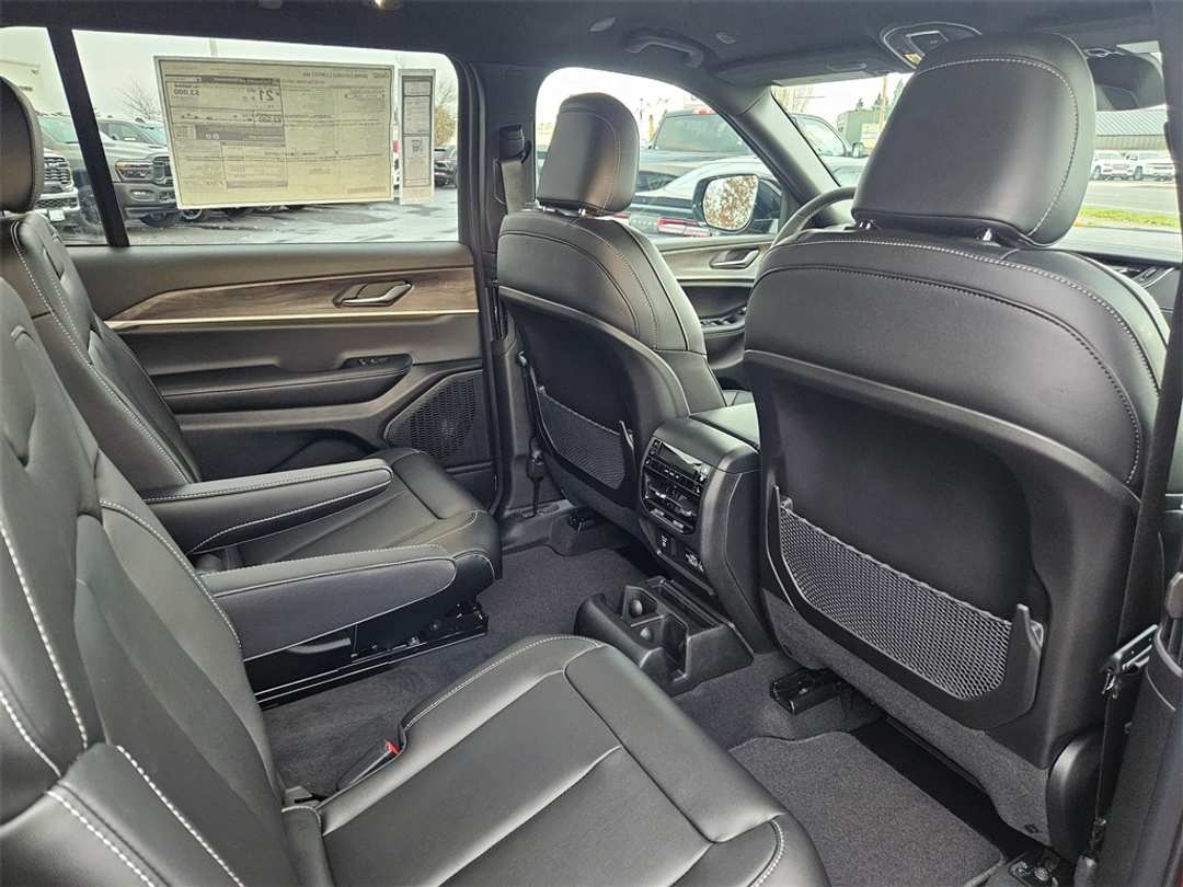 2025 Jeep Grand Cherokee L Limited - Image 36