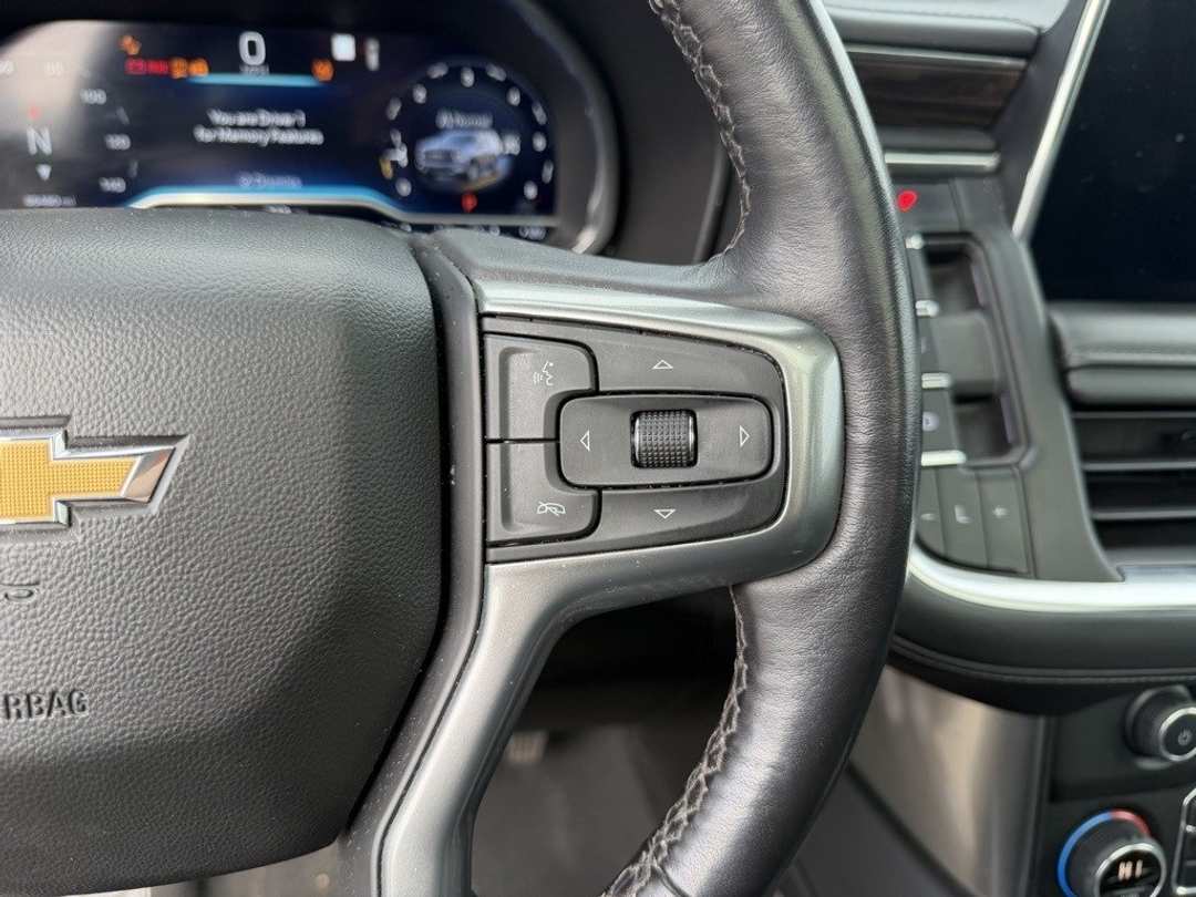 2022 Chevrolet Suburban LT - Image 19