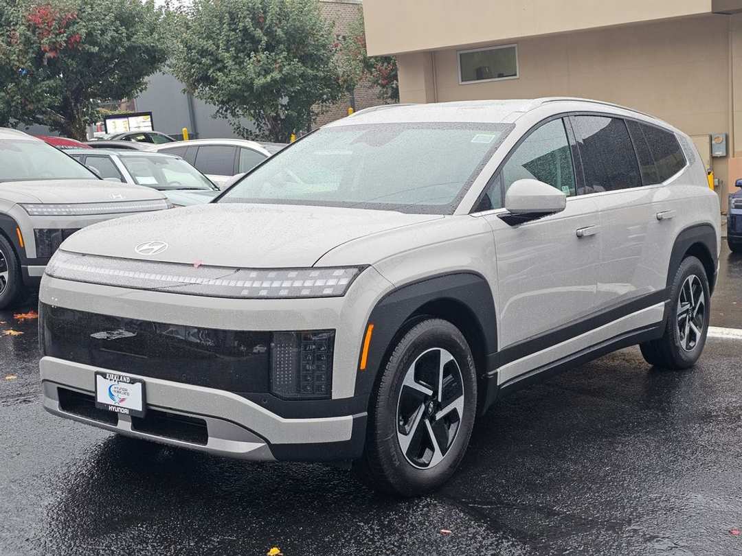 2026 Hyundai Ioniq 9 SE - Image 3