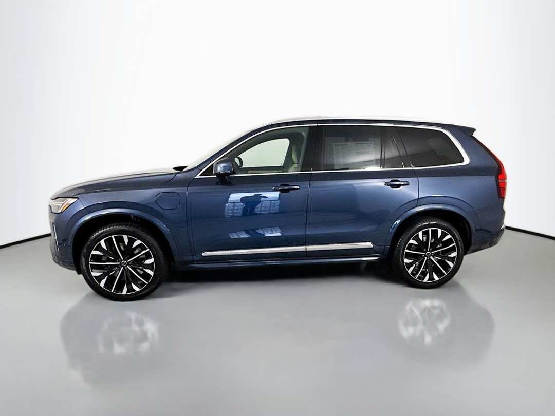 2026 Volvo Xc90 T8 Plus - Image 2