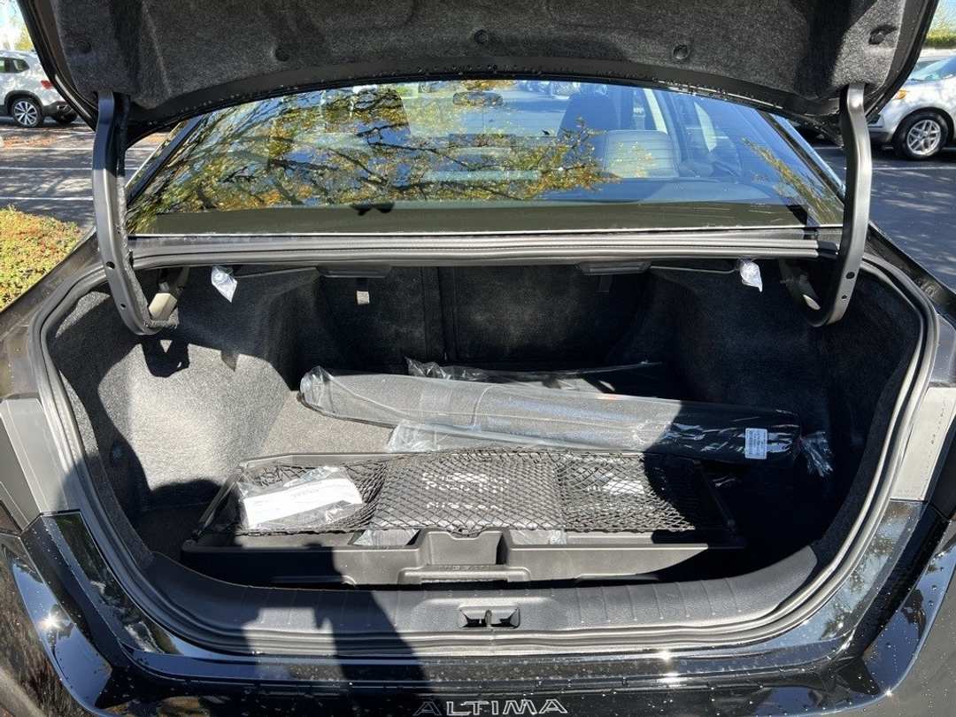 2025 Nissan Altima 2.5 SL - Image 9