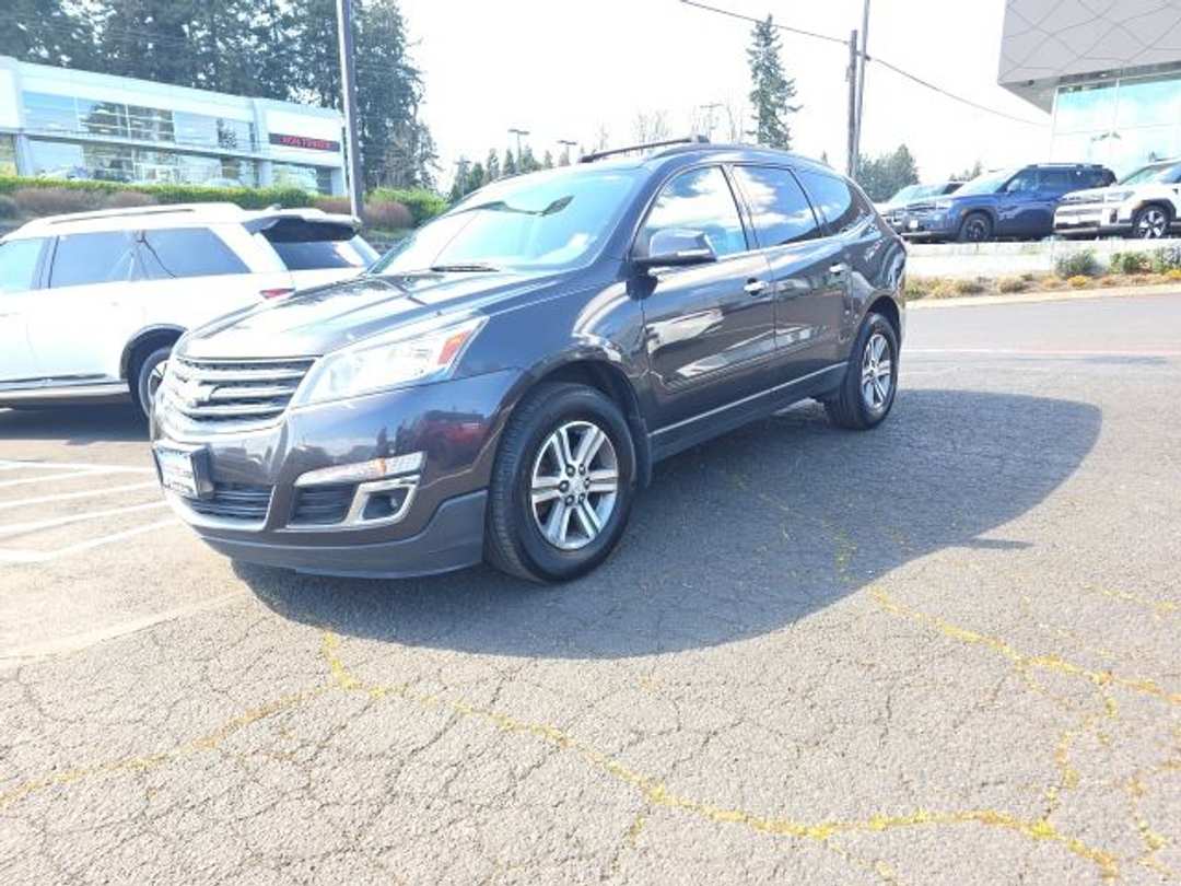 2017 Chevrolet Traverse LT - Image 3