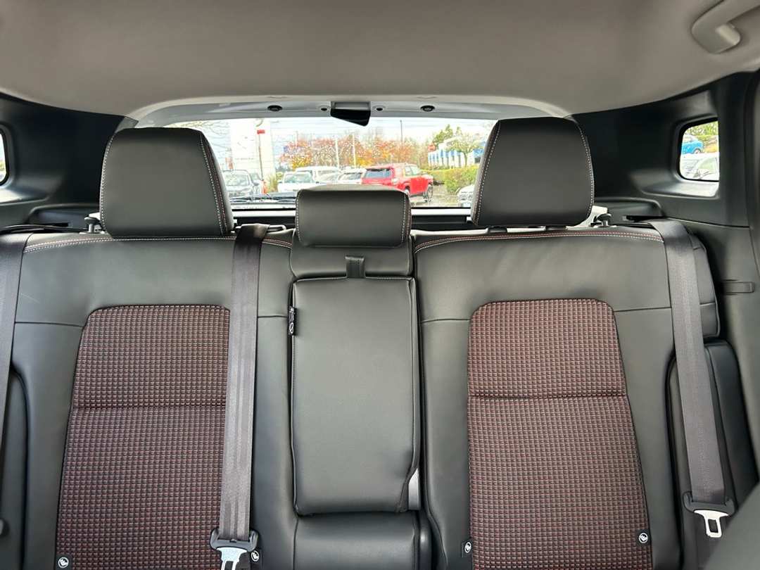 2025 Nissan Kicks SR - Image 19