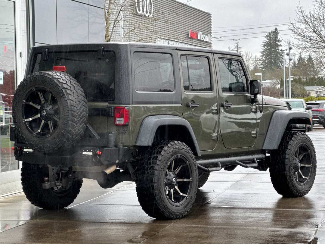 2016 Jeep Wrangler Unlimited Rubicon - Image 3