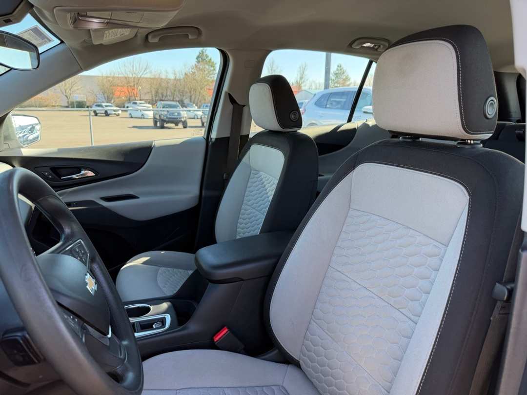 2020 Chevrolet Equinox LS - Image 16