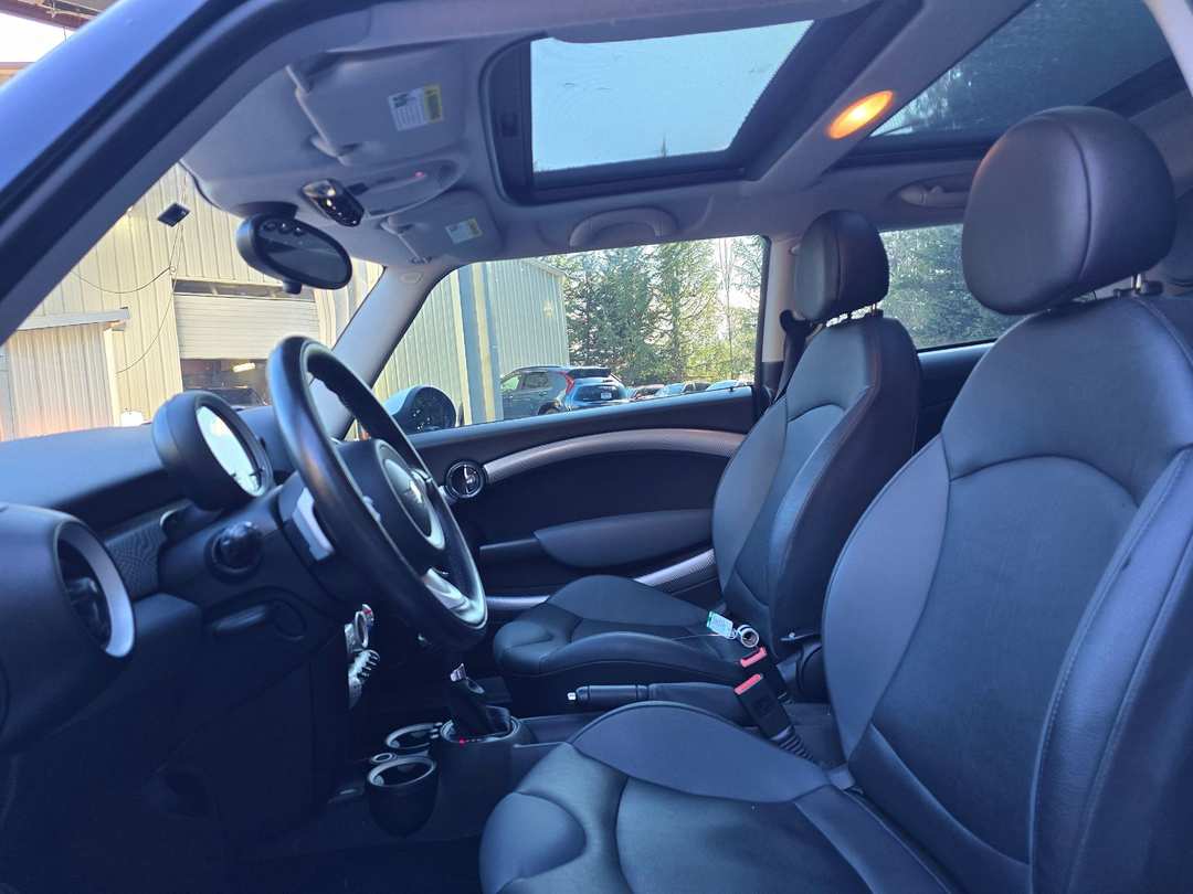 2010 MINI Cooper S Base - Image 2