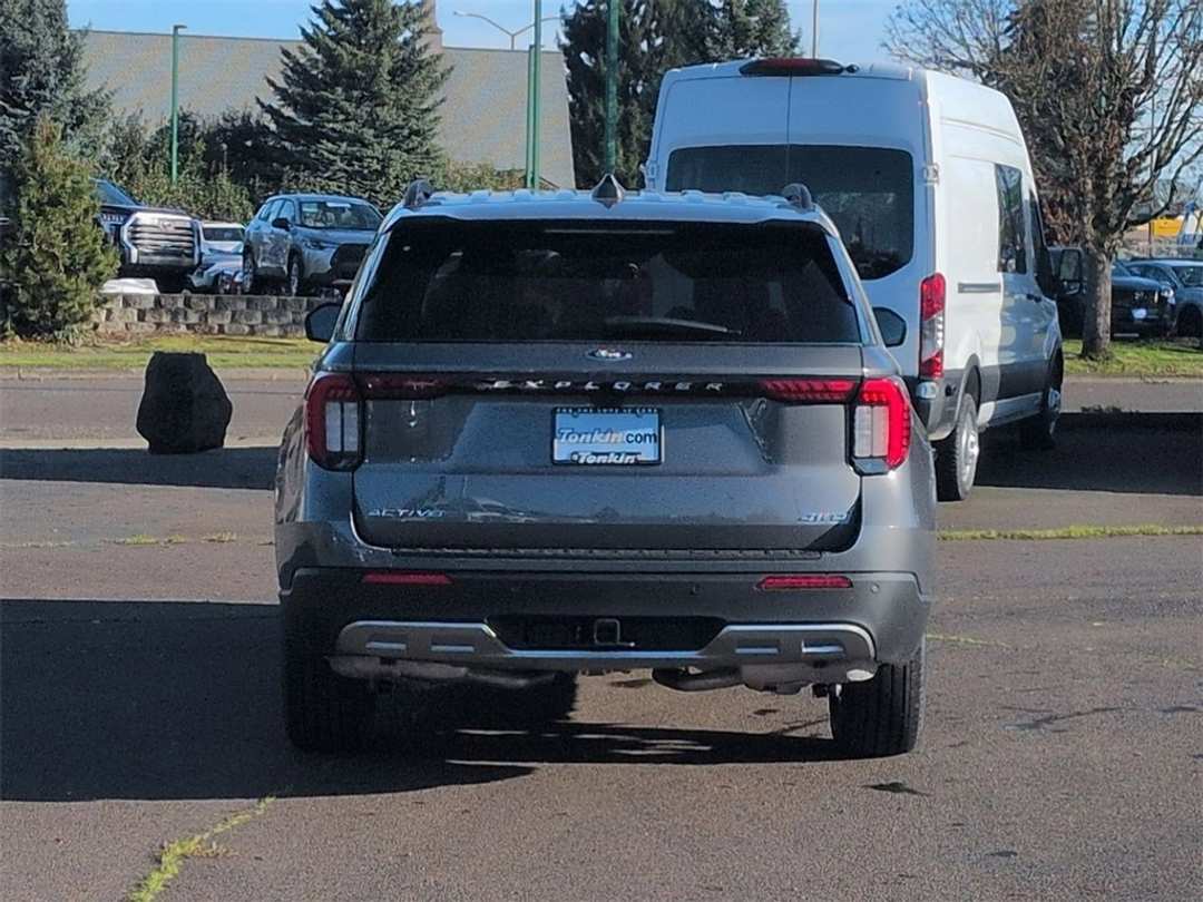 2026 Ford Explorer Active - Image 4