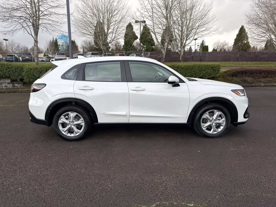 2025 Honda HR-V LX - Image 8