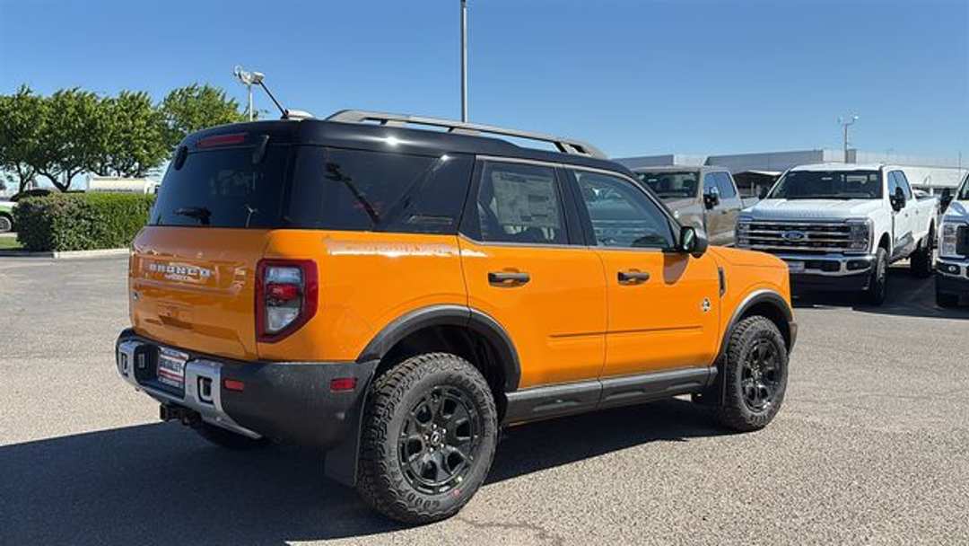 2026 Ford Bronco Sport Outer Banks - Image 3