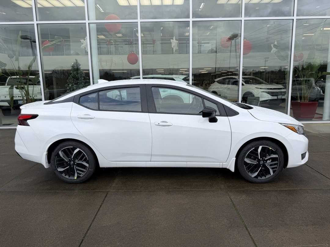 2025 Nissan Versa 1.6 SR - Image 9