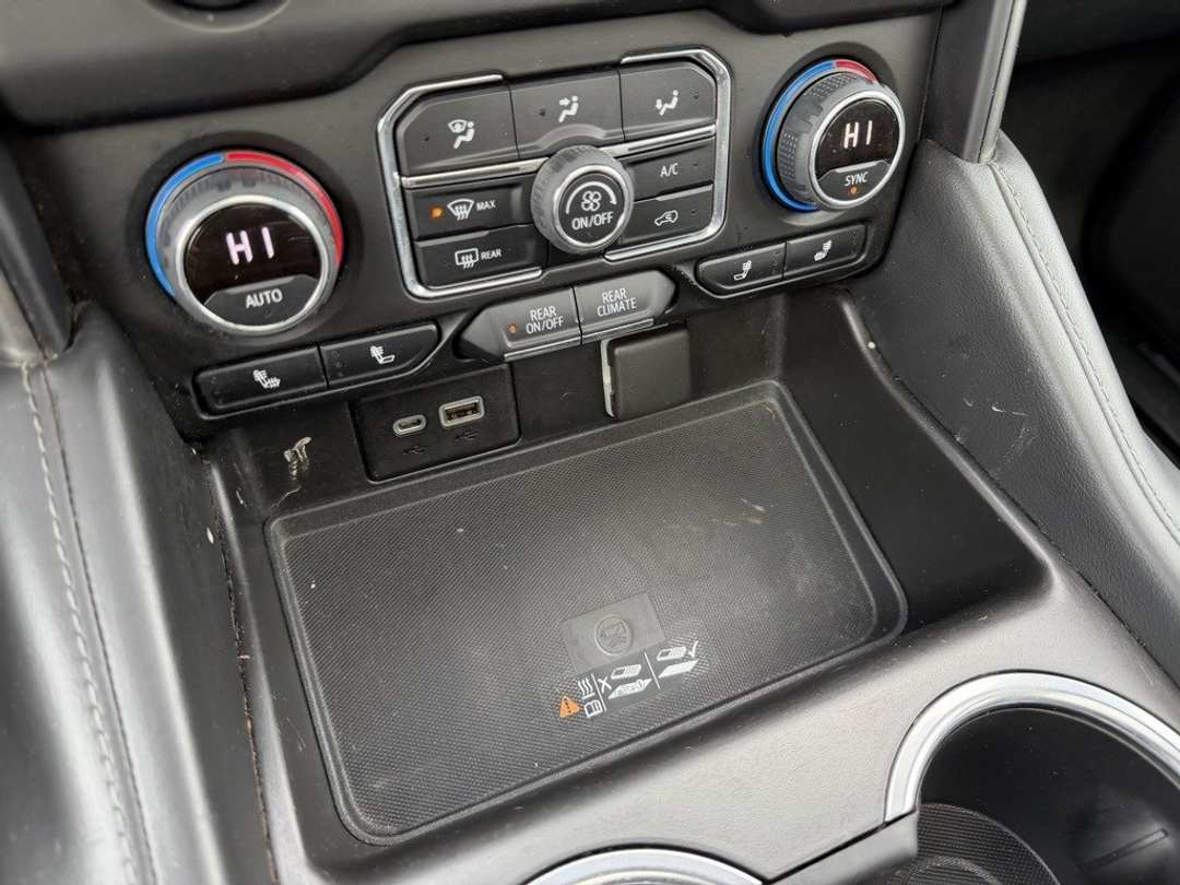 2022 Chevrolet Suburban LT - Image 26