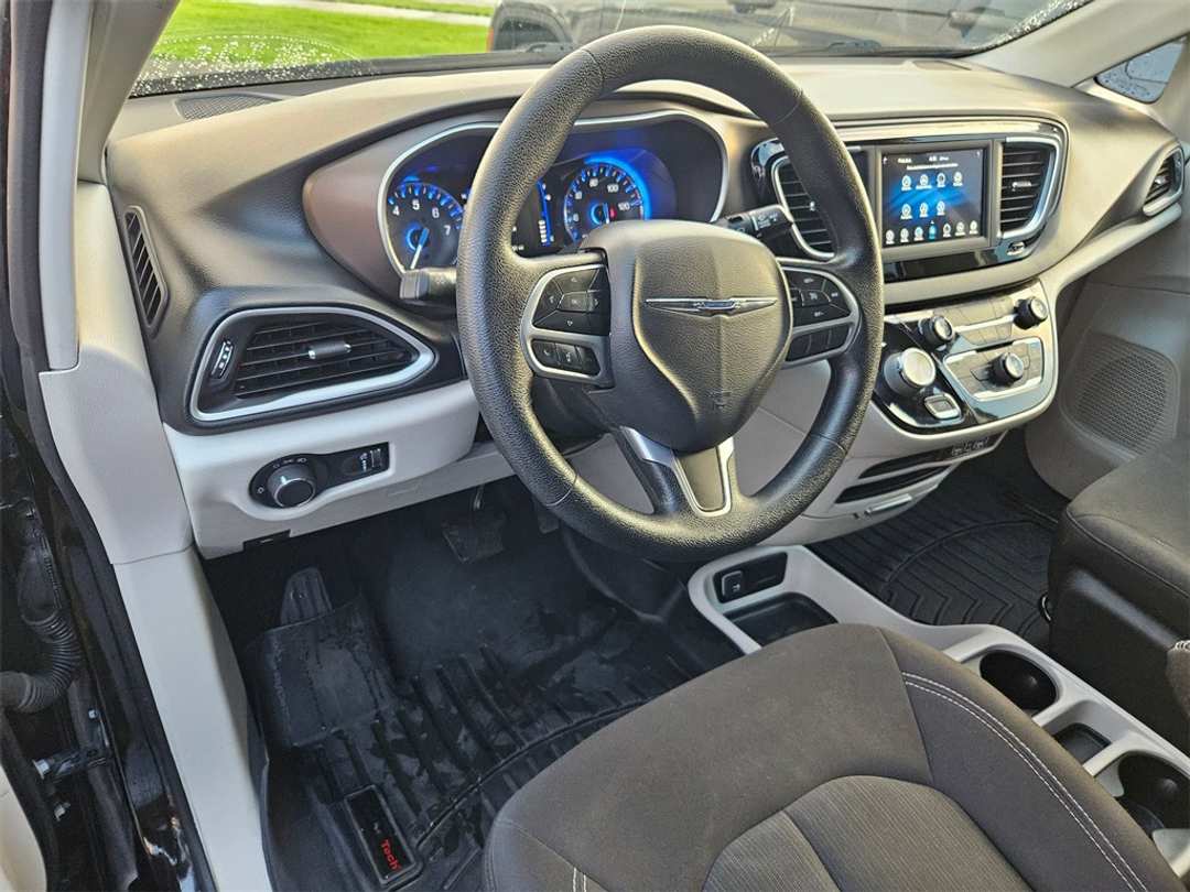 2021 Chrysler Voyager L - Image 13