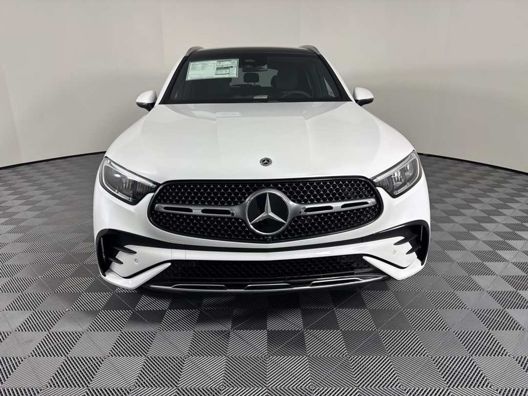 2026 Mercedes-Benz GLC 300 - Image 2