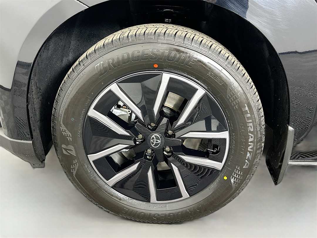 2026 Toyota Bz XLE Plus - Image 31