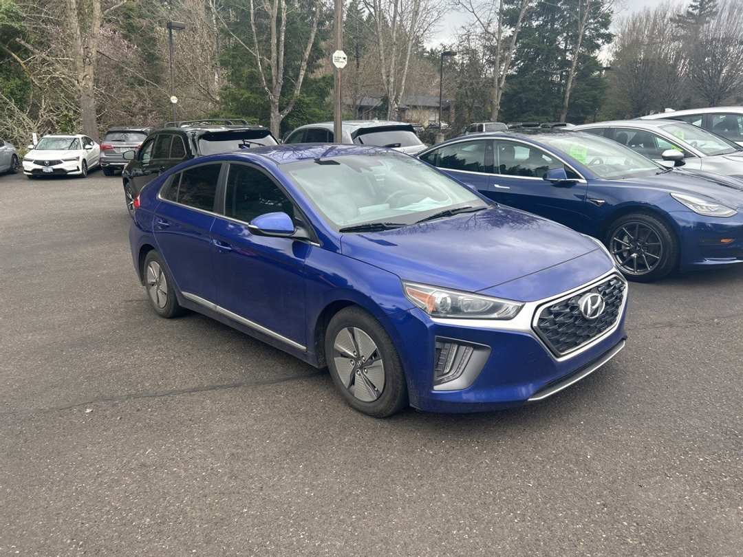 2022 Hyundai Ioniq SE - Image 2