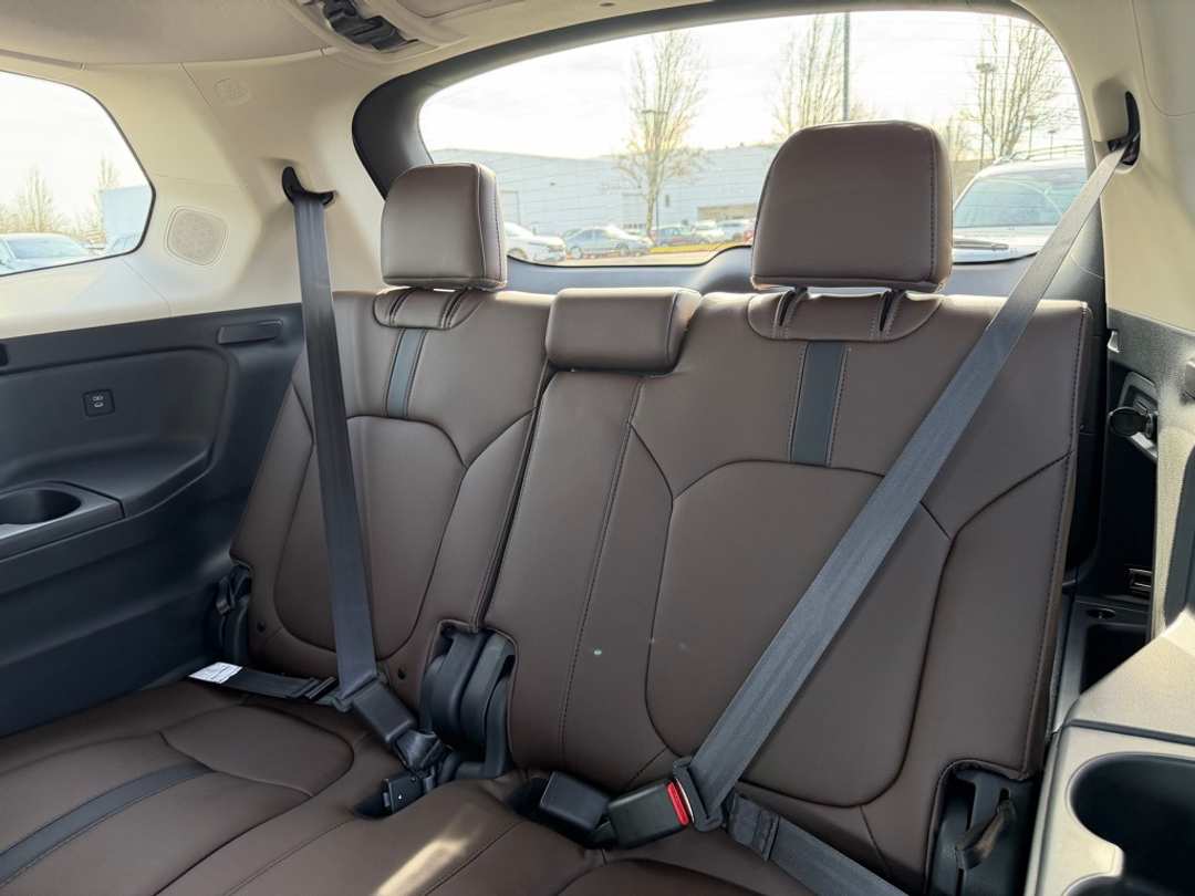 2026 Honda Pilot Touring - Image 33