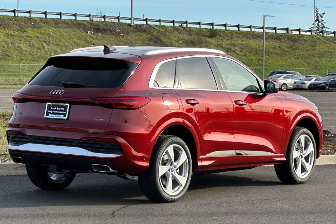 2025 Audi Q5 2.0T Premium Plus - Image 3