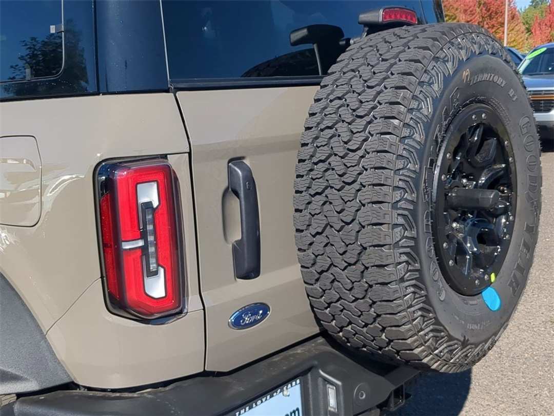 2025 Ford Bronco Outer Banks - Image 34