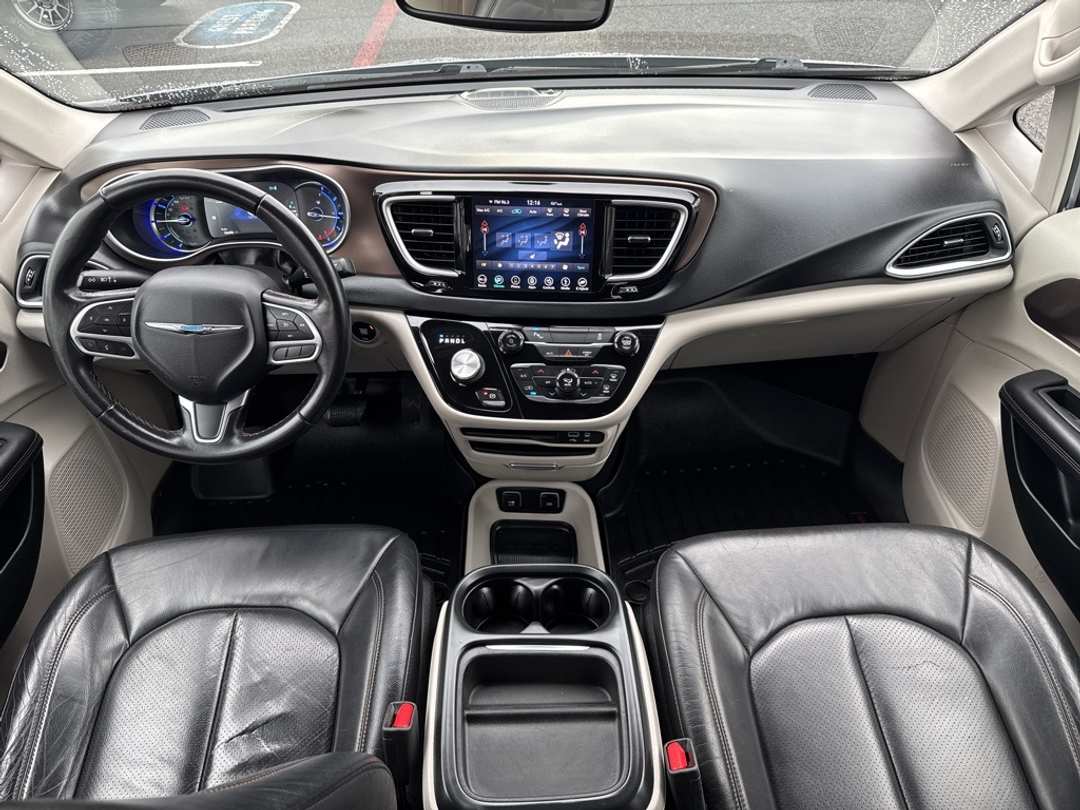 2018 Chrysler Pacifica Touring L - Image 19