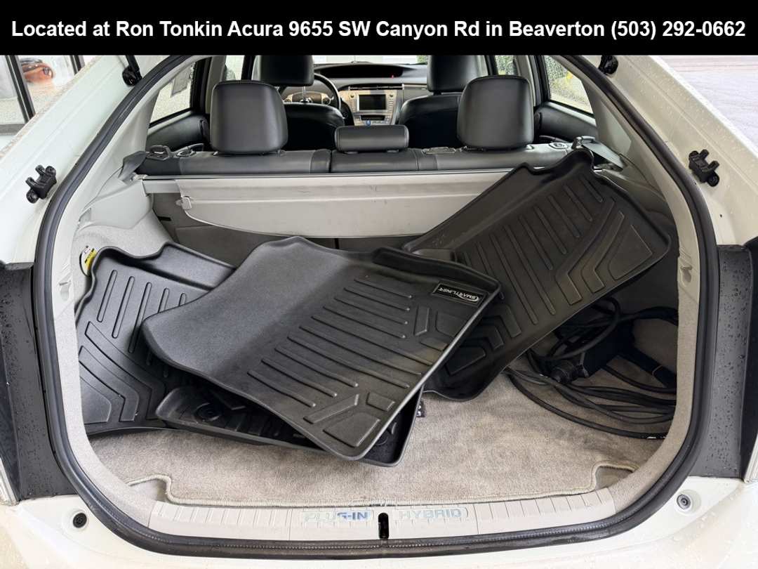 2015 Toyota Prius Advanced - Image 10