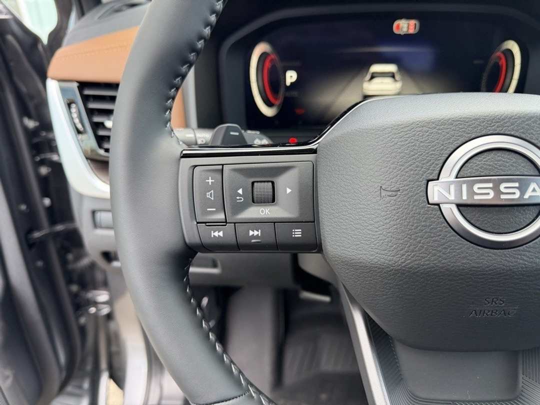 2026 Nissan Rogue Platinum - Image 17