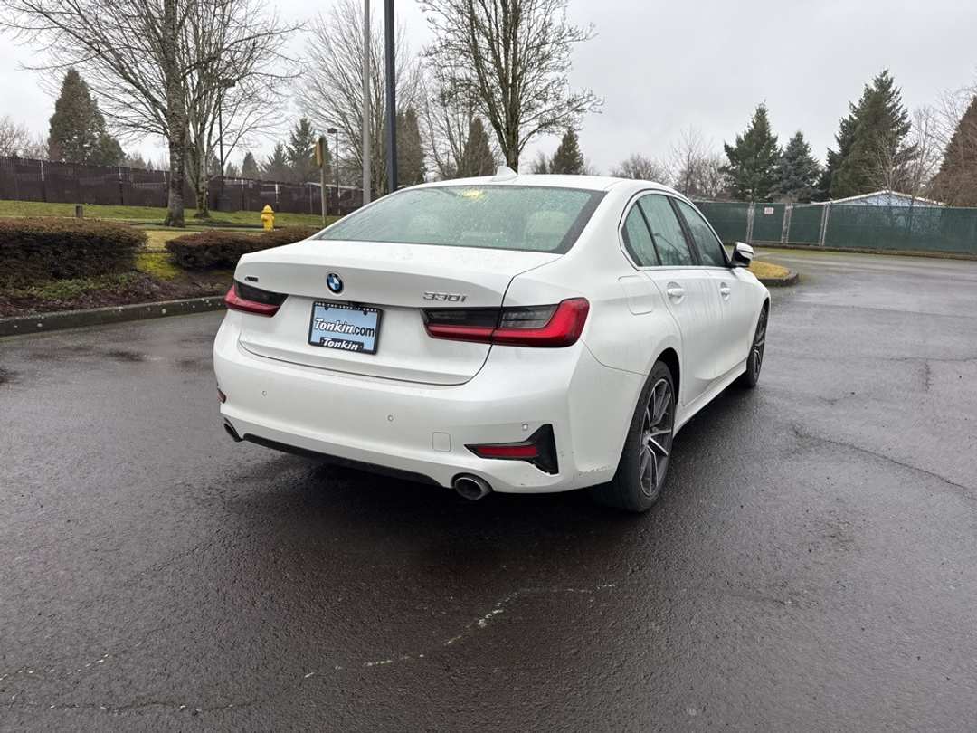 2022 BMW 3 Series 330i xDrive - Image 7