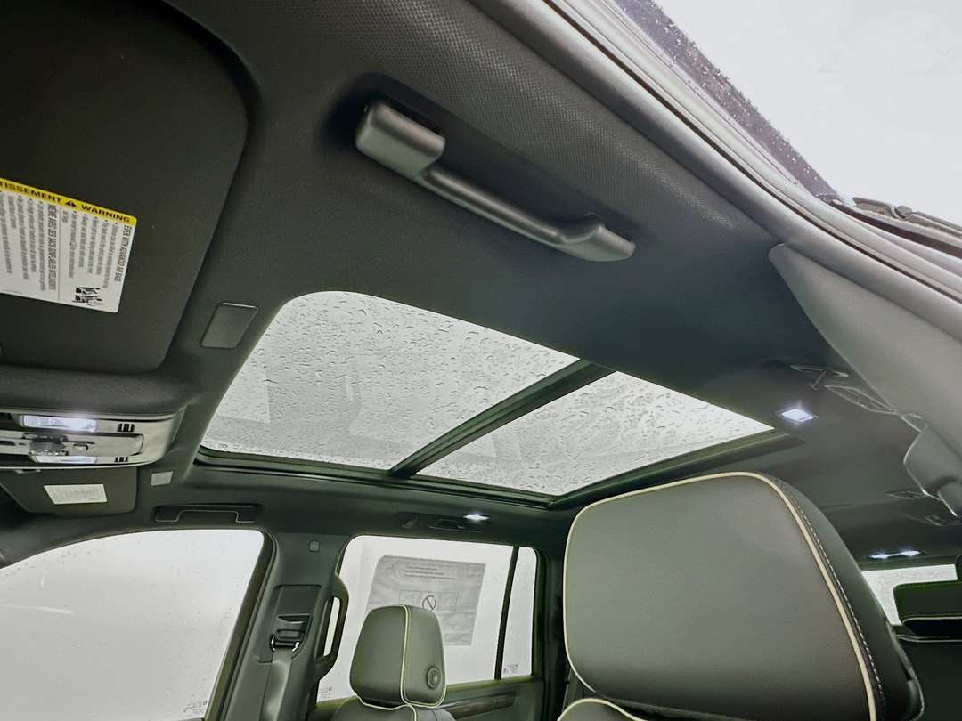 2025 Chevrolet Suburban Premier - Image 23