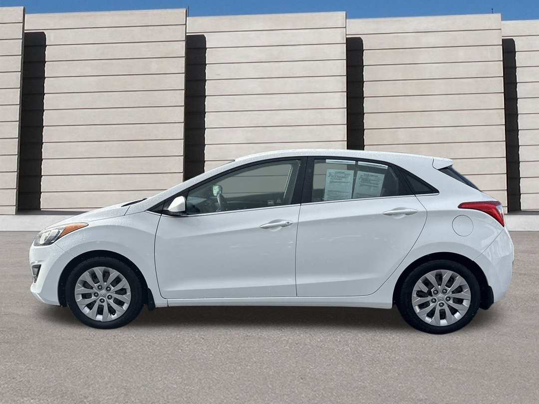 2016 Hyundai Elantra Gt - Image 2