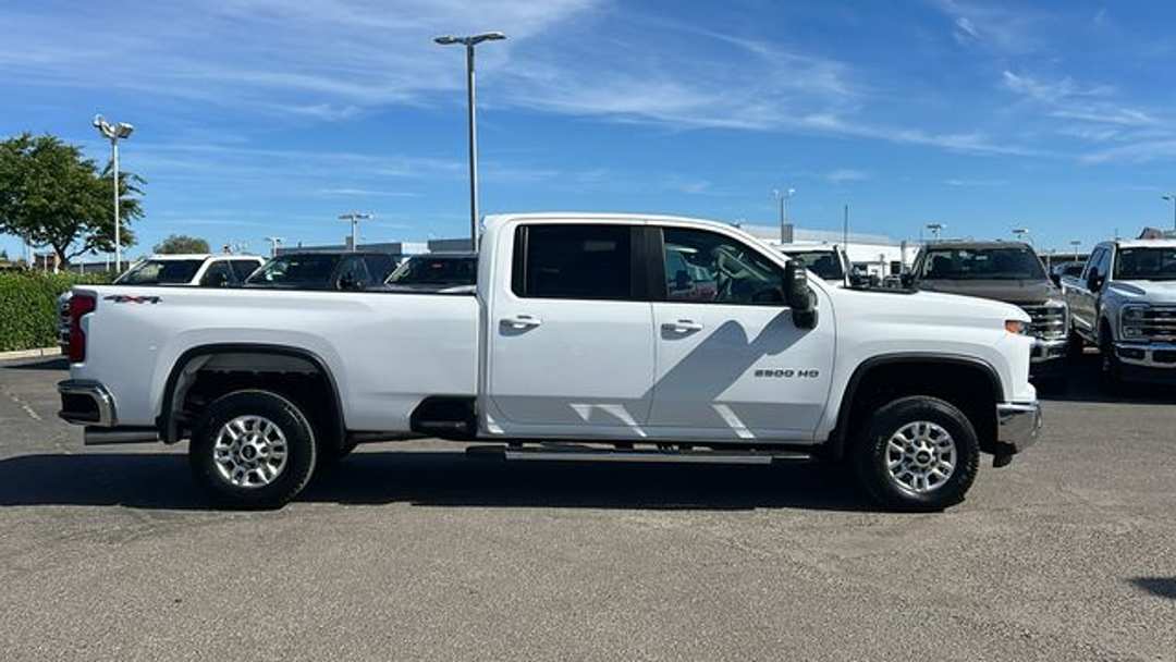 2025 Chevrolet Silverado 2500Hd LT - Image 2