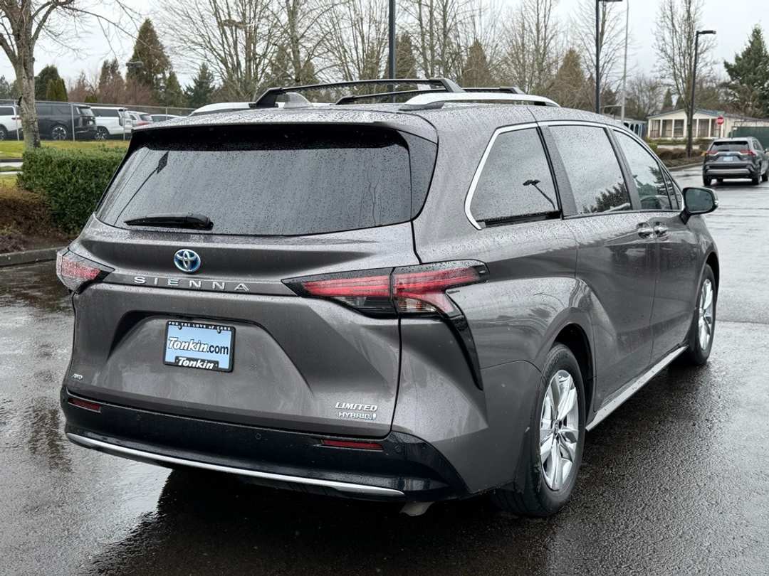 2024 Toyota Sienna Limited - Image 8