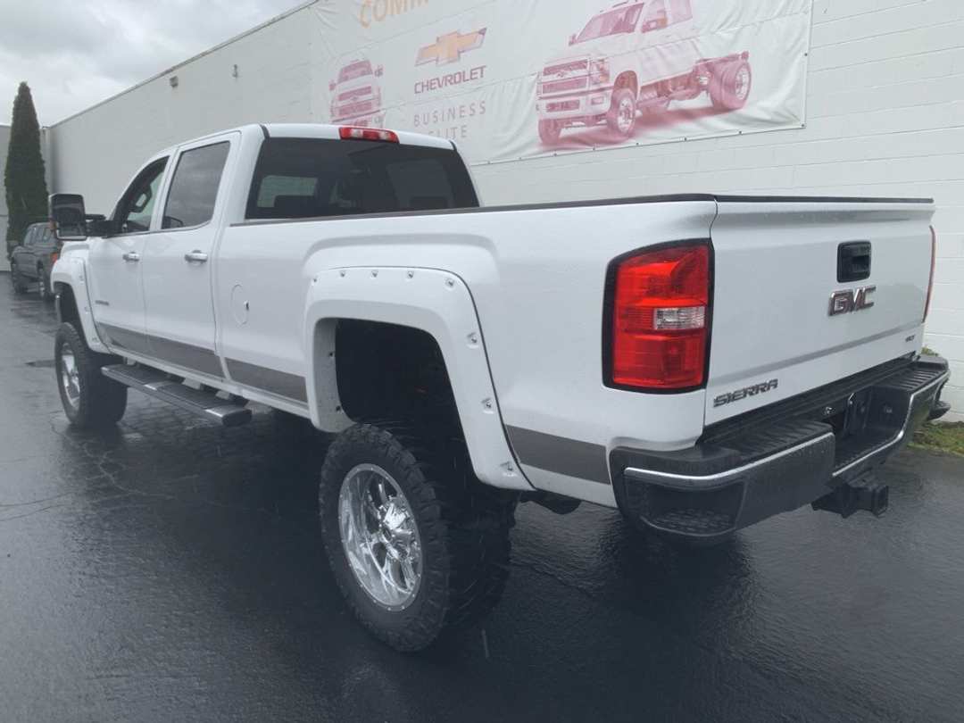 2017 GMC Sierra 2500Hd SLT - Image 2