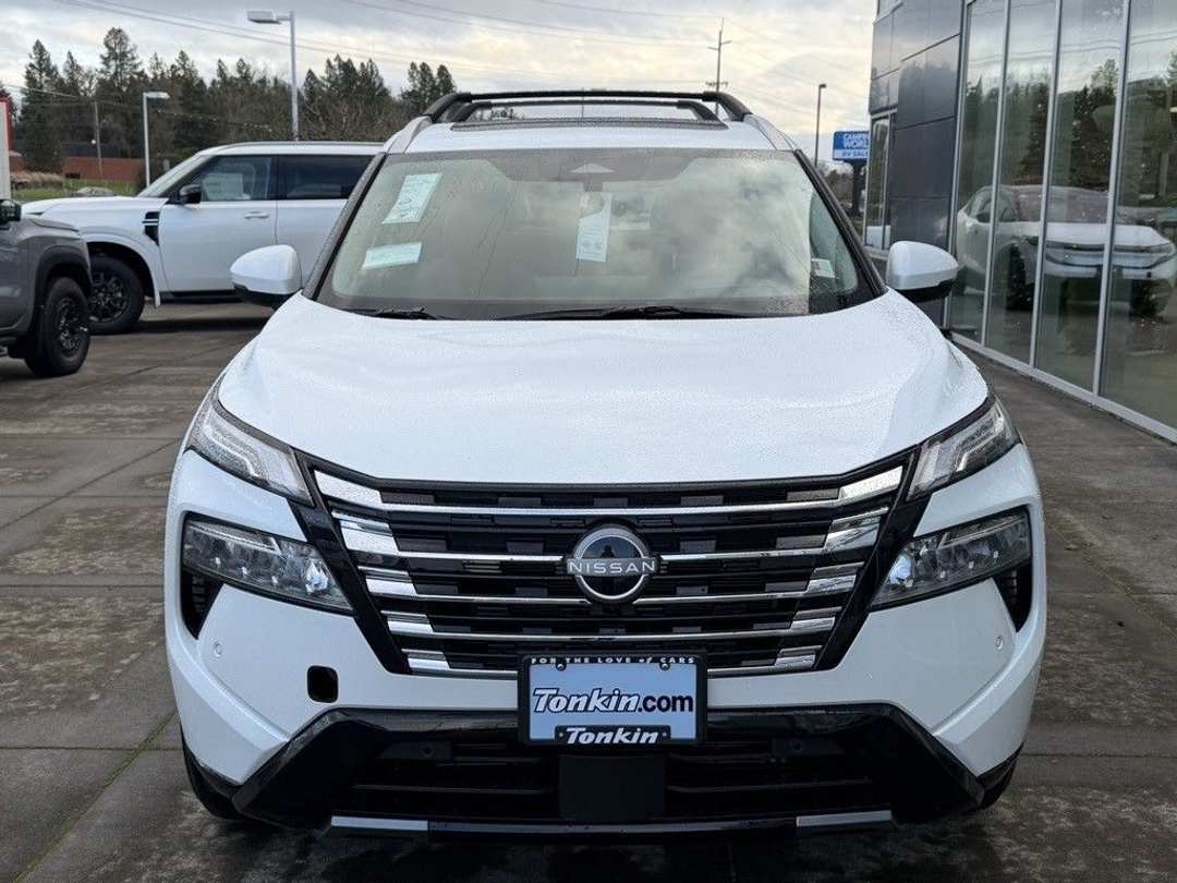 2026 Nissan Rogue Platinum - Image 3