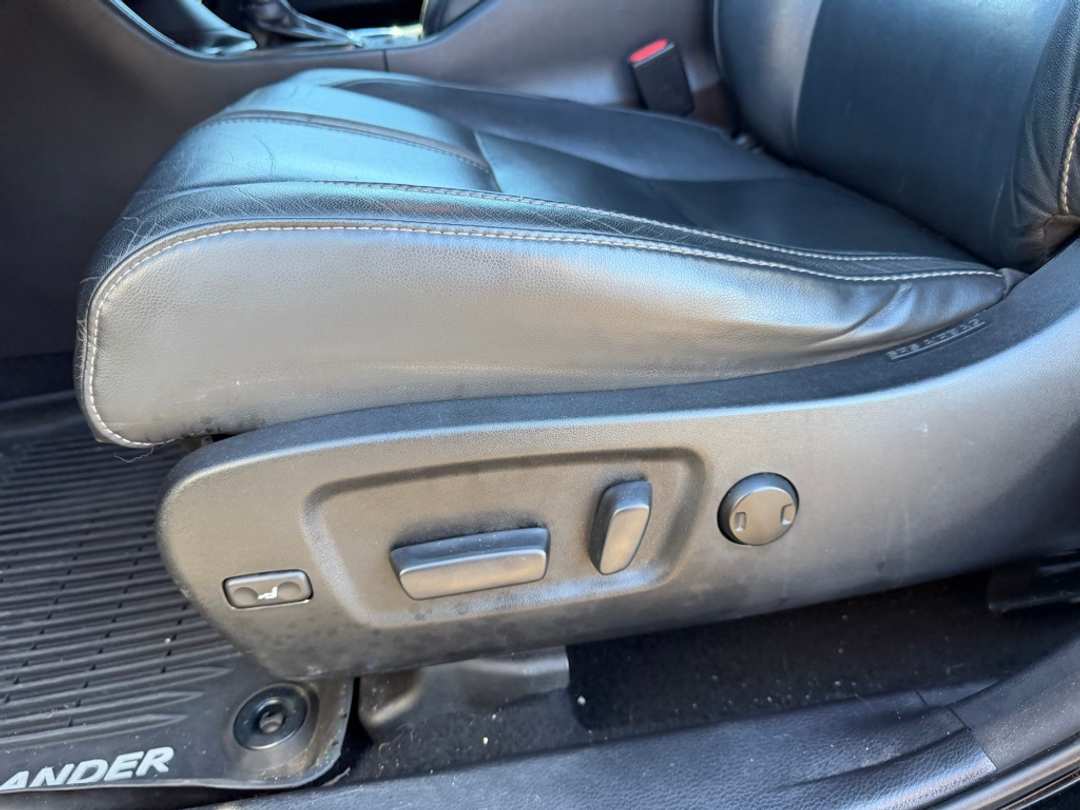 2018 Toyota Highlander SE - Image 14