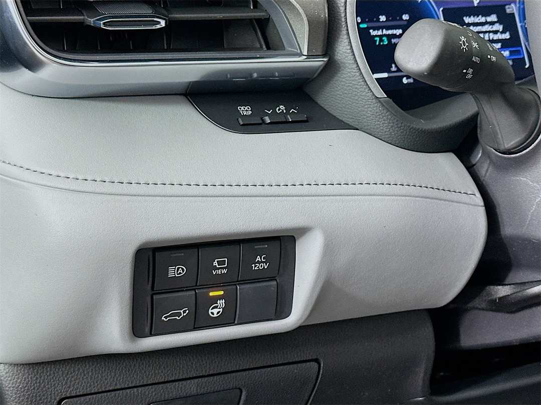 2026 Toyota Highlander Limited - Image 10