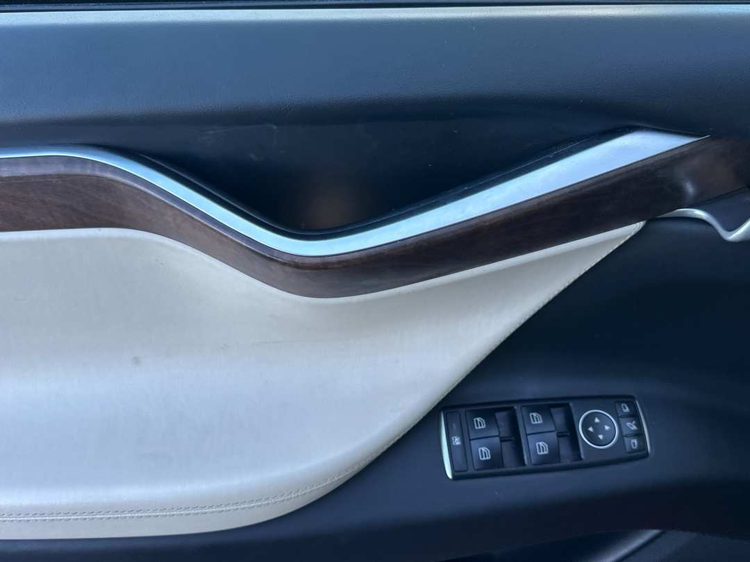 2017 Tesla Model X - Image 10