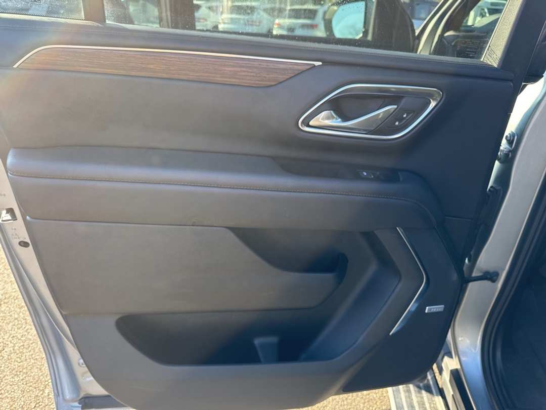 2024 Chevrolet Suburban High Country - Image 38