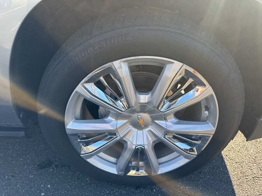 2024 Chevrolet Suburban High Country - Image 11