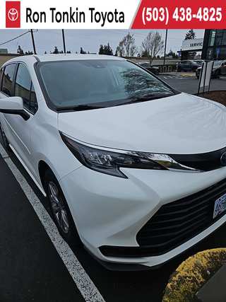2024 Toyota Sienna LE