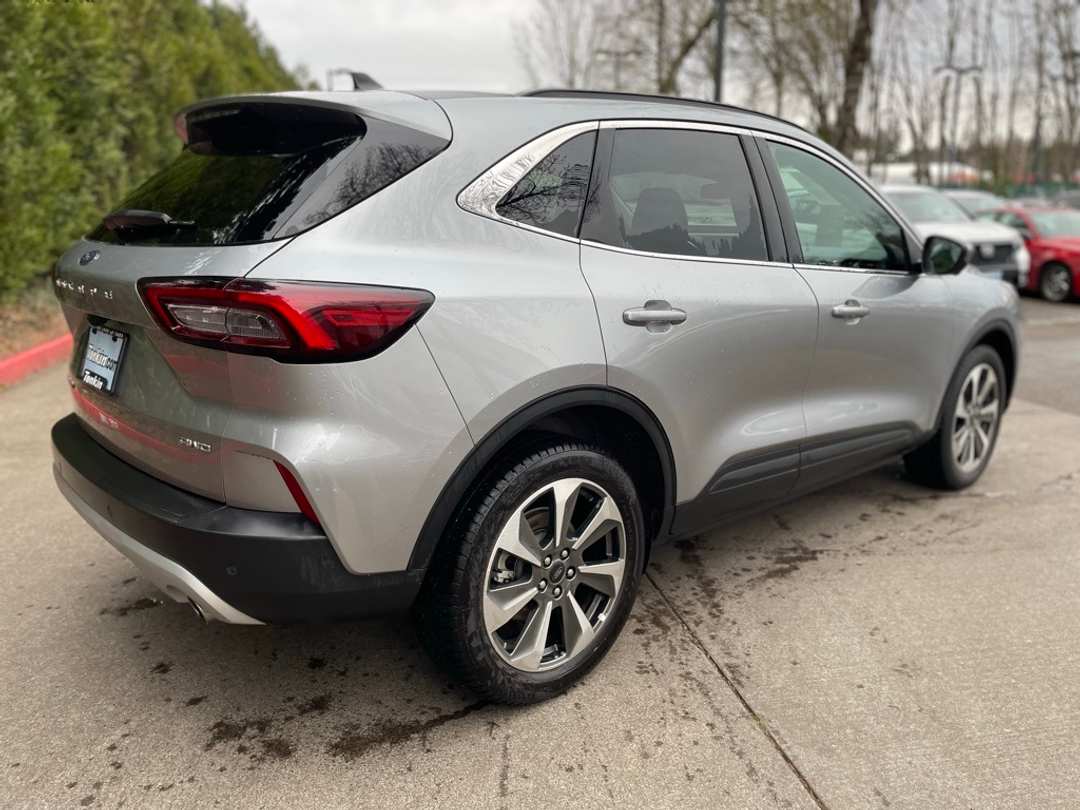 2024 Ford Escape Platinum - Image 4