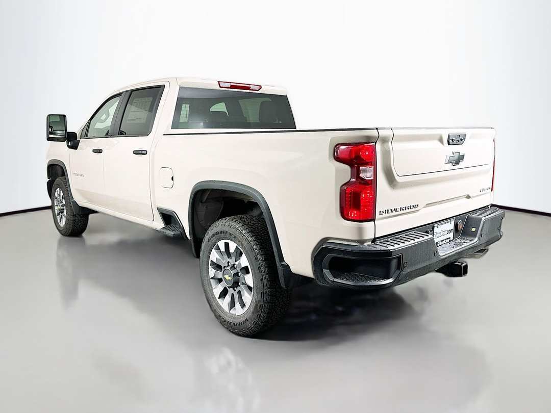 2026 Chevrolet Silverado 2500Hd Custom - Image 6
