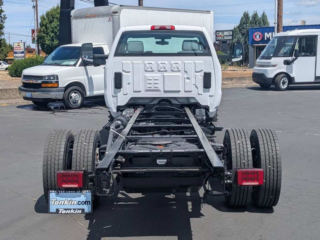2024 Chevrolet Silverado 4500Hd Work - Image 5