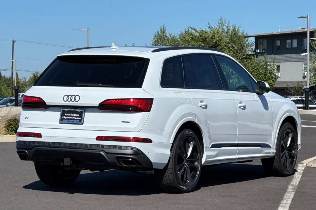 2025 Audi Q7 55 Premium Plus - Image 3