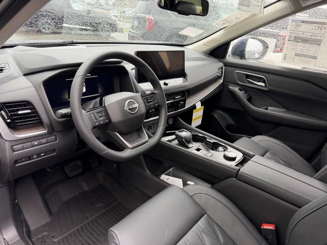 2026 Nissan Rogue Platinum - Image 17