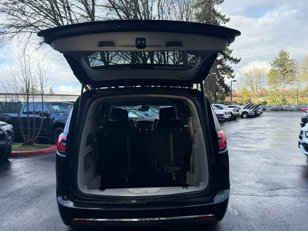 2023 Chrysler Pacifica Touring L - Image 22