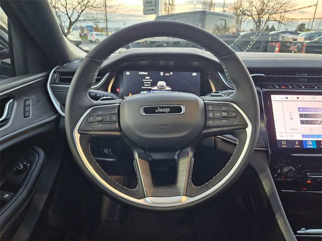 2025 Jeep Grand Cherokee Limited - Image 15