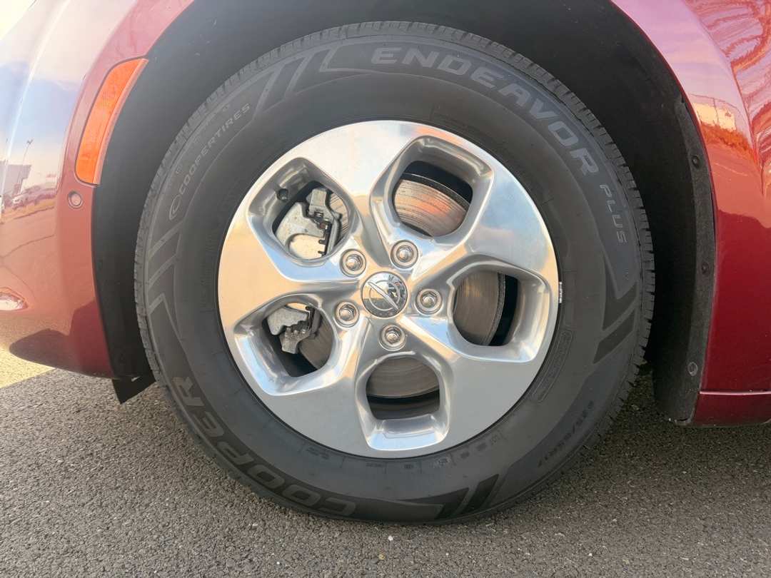 2018 Chrysler Pacifica Limited - Image 9