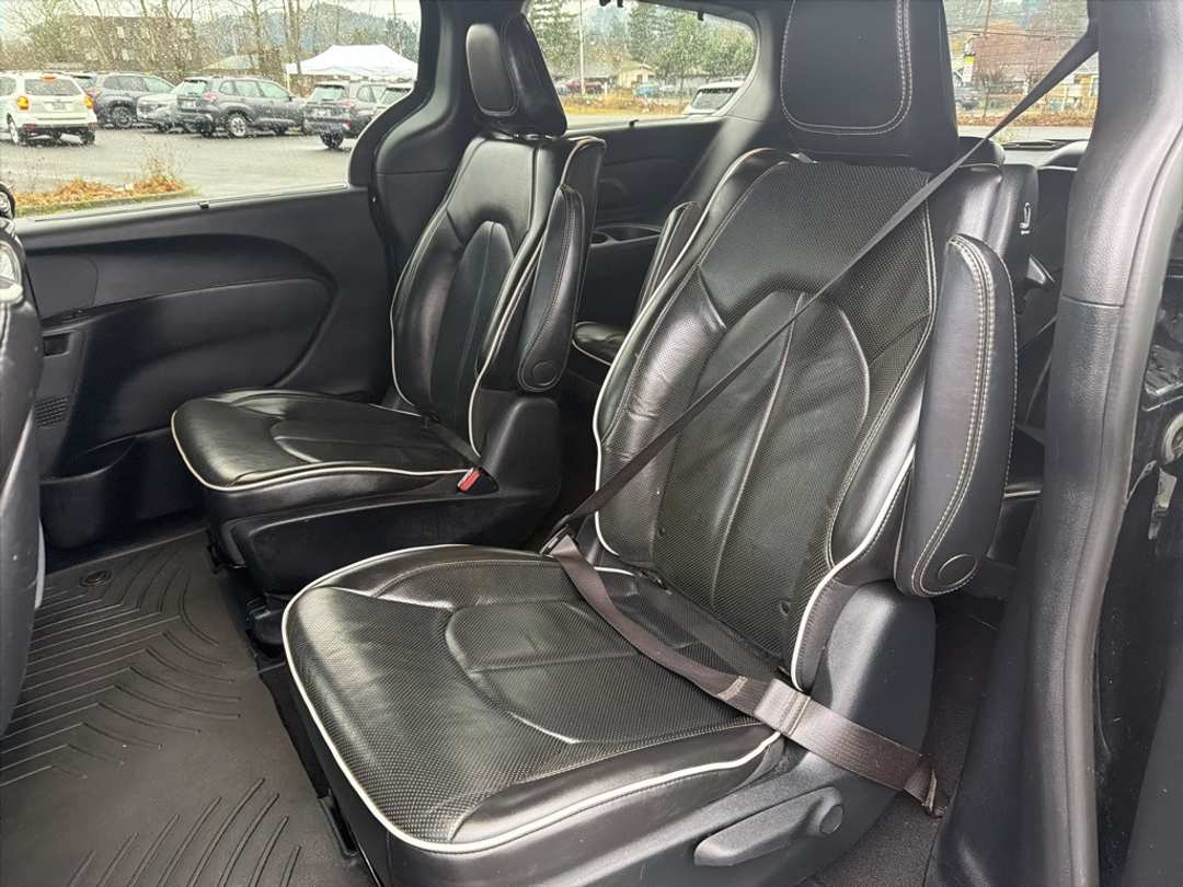2019 Chrysler Pacifica Limited - Image 17