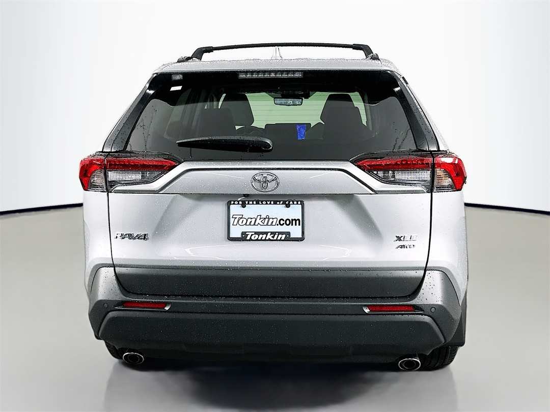 2025 Toyota Rav4 XLE Premium - Image 6