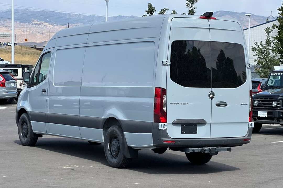 2024 Mercedes-Benz Sprinter 2500 Cargo 170 WB - Image 3